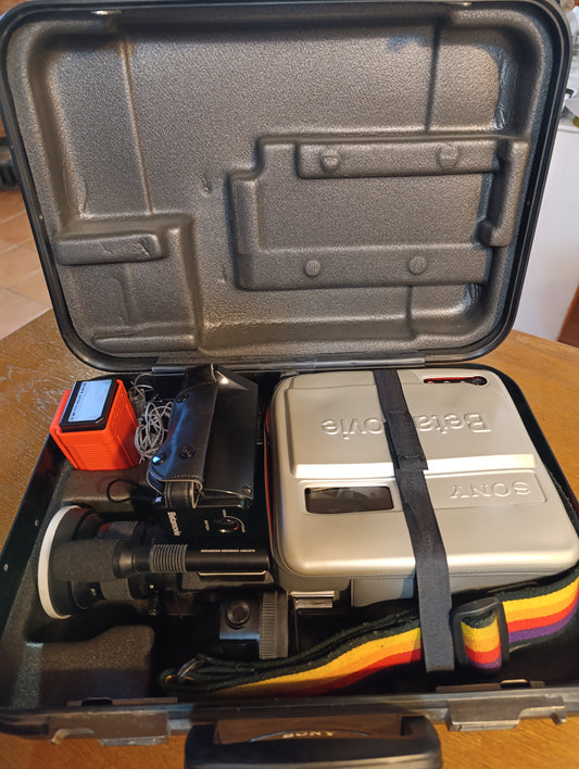 Sony Betamovie Camcorder Vintage (1983) - Modello BMC - Con Valigetta Rigida e Accessori Originali